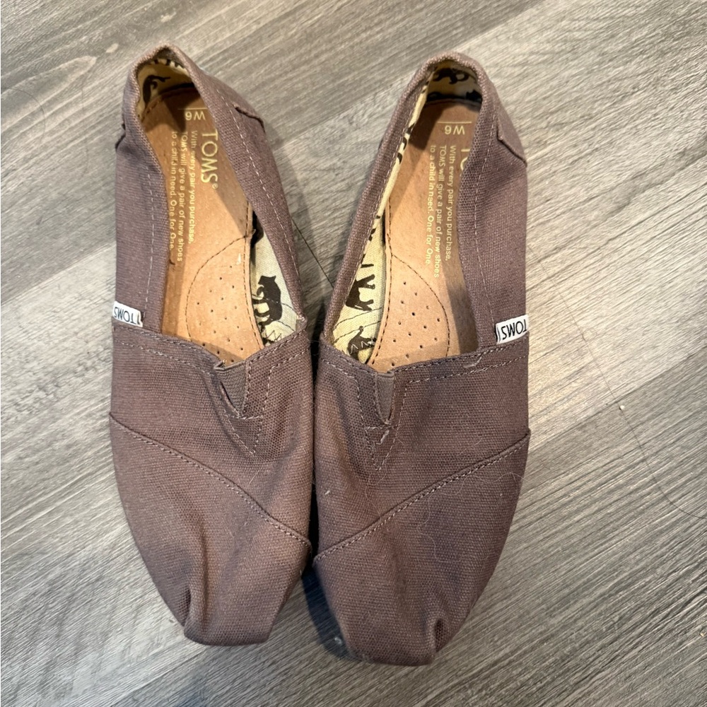 Toms slide ons